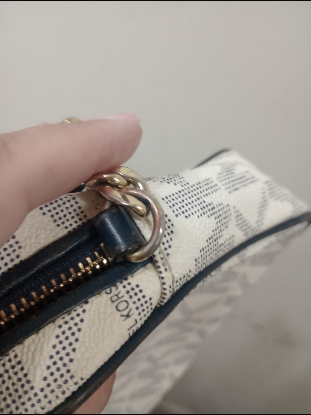 Michael Kors Cream and Gray Signature Crossbody - Picture 12 of 12